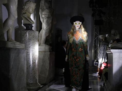 gucci sfilata roma musei capitolini|Gucci Cruise, sfila a Roma un inno alla libertà .